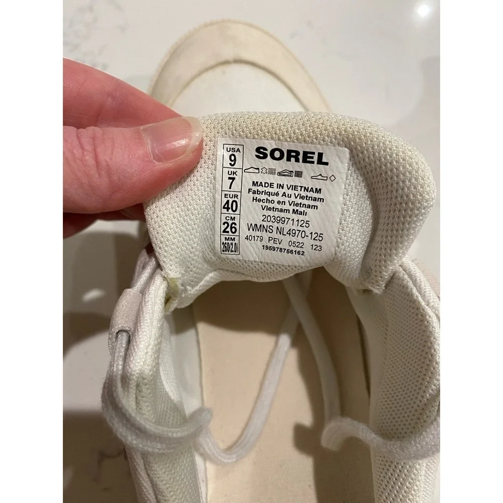 Sorel Women's Out N About III Low Waterproof Sneakers Sea‎ Salt / Chalk - Size 9